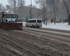 Водителей Кривого Рога просят убрать автомобили, мешающие расчистке снега