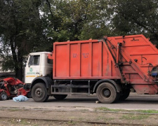 Смертельная авария в Кривом Роге: мусоровоз протаранил легковушку (ФОТО)