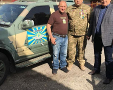 В Кривом Роге депутаты райсовета помогли с ремонтом автомобиля бойцам ООС на передовой