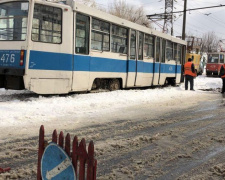 Из-за непогоды в Кривом Роге трамваи сходят с рельсов (ФОТО)