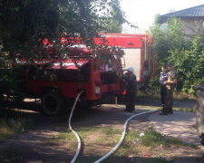 Пожар в Кривом Роге повредил сразу несколько сараев (ФОТО)