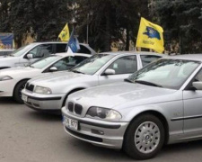 В Кривом Роге прошла акция в поддержку автомобилей на еврономерах (ФОТО)