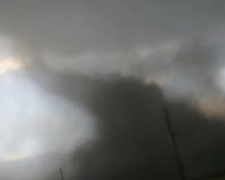 Шокирующие кадры: торнадо в Кривом Роге сняли крупным планом (ВИДЕО)