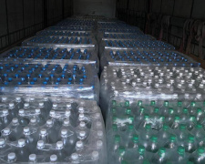 Дніпропетровщина отримала 20 тонн питної води від Хмельниччини: куди відправлять допомогу