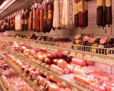 В Україні знизилися ціни на ковбасу та сир: яка вартість продуктів