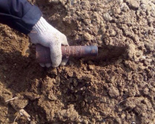 Под Кривым Рогом местные жители обнаружили противотанковую мину (фото, видео)