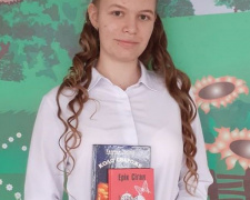 Школьница из Кривого Рога написала лучшее сочинение на конкурсе во Всеукраинском радиодиктанте (фото)