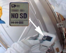 Астронавт NASA вышел в открытый космос с камерой, но забыл вставить в нее карту памяти (ВИДЕО)