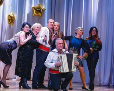 Народный депутат из Кривого Рога и его команда поздравили ДК «Карачуны» с 60-м Днём рождения (фото)