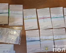 Двоє лікарів із Кривого Рогу продавали залежним бланки на отримання наркотичних засобів