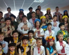 В Кривом Роге слабослышащие дети исполнили Гимн Украины на языке жестов (ФОТО)