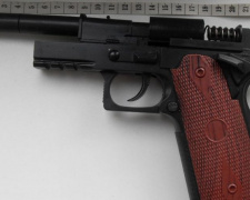 В Кривом Роге мужчина ограбил игорное заведение с помощью игрушечного пистолета