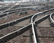 Все для безопасности: приднепровские железнодорожники устанавливают ограждения на станциях Кривого Рога
