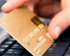 Криворожан предупреждают о мошеннической схеме с банковскими картами и телефоном