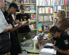 В книжных магазинах Кривого Рога смело торгуют антиукраинской литературой
