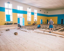 Ученики Центрально-Городской гимназии начнут новый учебный год с отремонтированным спортзалом: работы движутся к концу (фото)