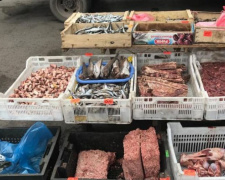 В Кривом Роге полиция изъяла товар у торговцев рыбой и табаком