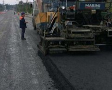 Чиновники дали 5 лет гарантии на дорогу, которую ремонтируют в Кривом Роге (ФОТО)