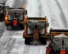 Февральский снегопад -  в Кривом Роге на дороги выехала техника для расчистки