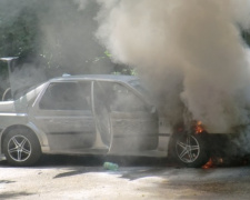 В Кривом Роге горел автомобиль