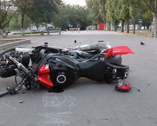 В Кривом Роге невнимательный мотоциклист покалечил женщину с ребенком