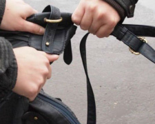 В Кривом Роге полиция задержала преступника, воровавшего женские сумки