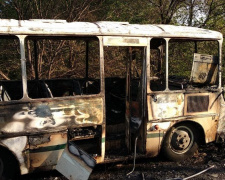 В Кривом Роге загорелся автобус во время движения