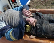 Осторожно, открытый люк: в Кривом Роге спасатели достали провалившегося мужчину