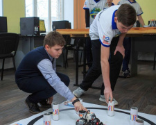 В Кривом Роге дети будут собирать умные механизмы и программировать роботов (фото)