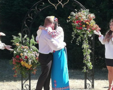 Они сказали &quot;Да!&quot;: в криворожском ботаническом саду состоялось бракосочетание на Аллее молодоженов (ФОТО)