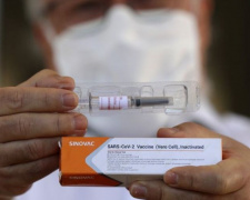 Україна вирішила закупити 1,9 млн доз китайської вакцини від коронавірусу