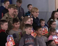 &quot;Чужих детей не бывает!&quot;: в Кривом Роге волонтеры с подарками объездили детские дома-интернаты (фото)
