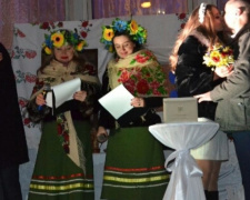Пробы пера: в Кривом Роге провели настоящие украинские свадьбы и праздник Маланки (ФОТО)