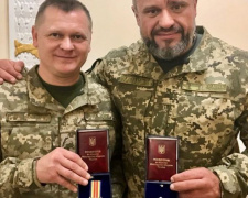 Бойца из Кривого Рога, комбата 54-й бригады наградил Министр обороны
