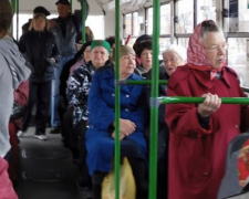 Пасажирів поважного віку 60+ мер просить утриматись від поїздок у громадському транспорті без нагальної потреби