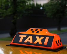 Поднять тарифы: таксисты Кривого Рога провели предупредительную забастовку