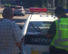 В Кривом Роге за сутки полицейские остановили 21 водителя за проезд на красный сигнал светофора