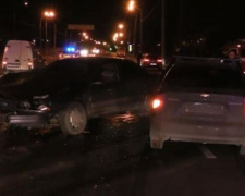 ДТП в Кривом Роге: на оживлённой магистрали столкнулись три легковых автомобиля (ФОТО)