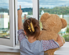 З початку року на Дніпропетровщині 11 дітей випали з вікон