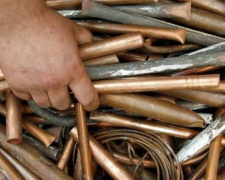 Жители Кривого Рога воровали металл на территории детского сада