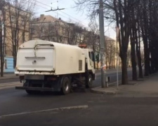 Чудо-техника вышла на улицы Кривого Рога, чтобы навести порядок (видео)