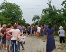 Борьба за воду продолжается: в селе Криворожского района люди пытались вызвать местных депутатов