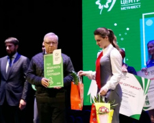 В Кривом Роге победителям конкурса &quot;Чистый подъезд&quot; торжественно вручили подарки (фоторепортаж)
