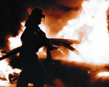 В Кривом Роге ночью сгорели сразу 2 автомобиля