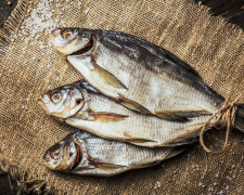 Посмакували рибкою – потрапили до реанімації: на Дніпропетровщині двоє людей захворіли на ботулізм