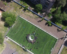 В Кривом Роге школа получила новое футбольное поле (ФОТО)