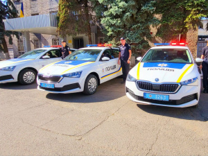 На виклики мешканців реагуватимуть швидше: поліцейські Криворізького району пересіли у нові автомобілі