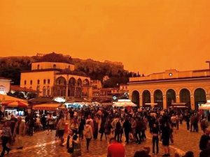 Рожевий дощ та помаранчева імла: пил із Сахари сьогодні дістався території України