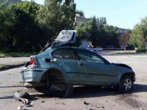 В Кривом Роге автомобиль врезался в бетонный колодец и несколько раз перевернулся, есть пострадавшие (фото)