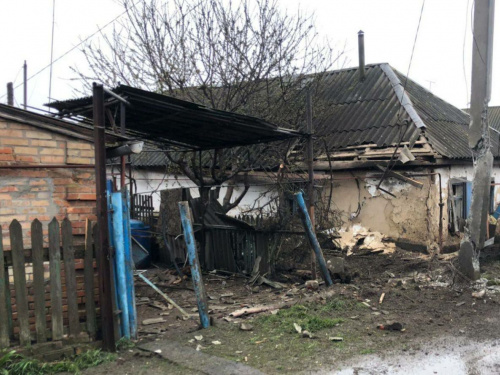 Росіяни знову обстріляли громади Дніпропетровщини: зруйновано житлові будинки у Нікополі